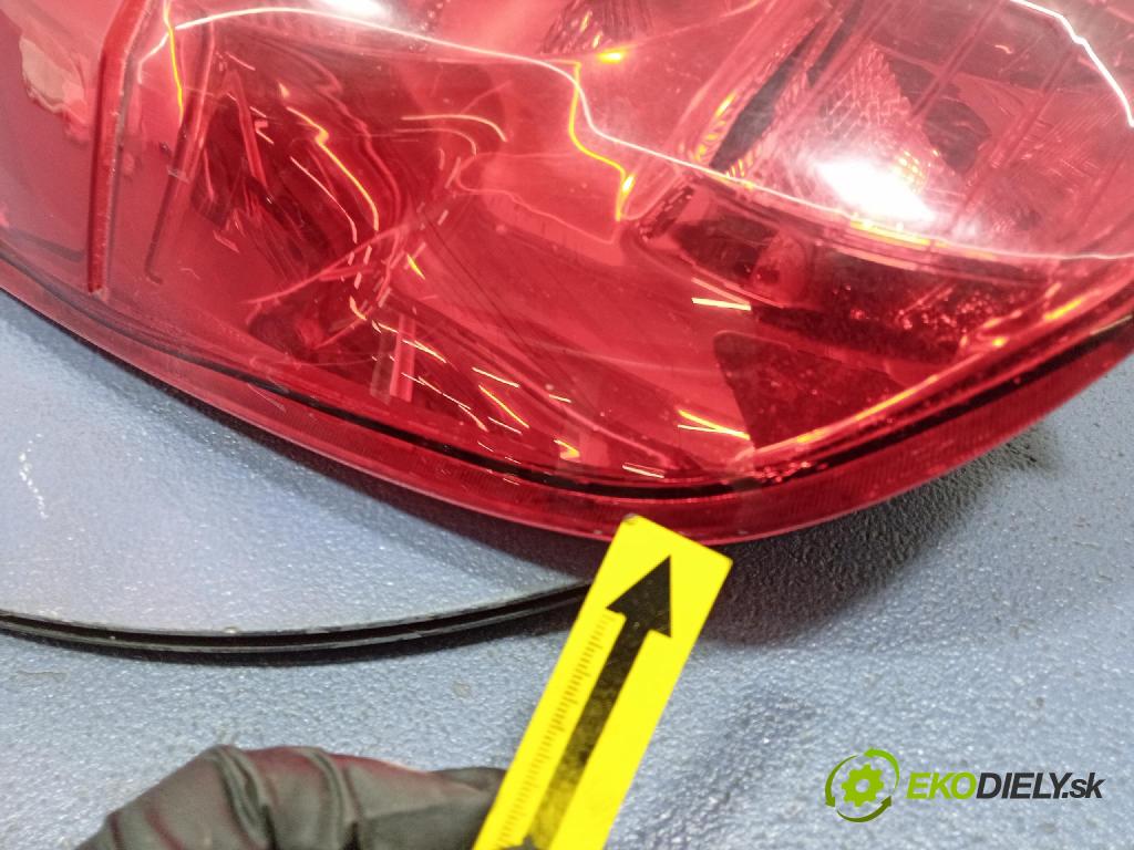 Mitsubishi Colt 2010 svetlo / reflektor zad ľavá Vonkajsia: 8330A479