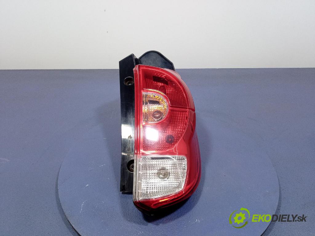 Mitsubishi Colt 2010 svetlo / reflektor zad Prava: Vonkajsia: 8330A480