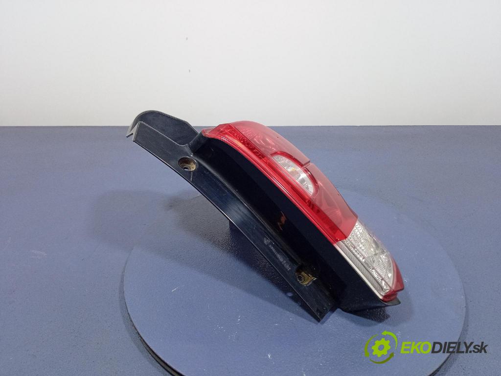 Mitsubishi Colt 2010 svetlo / reflektor zad Prava: Vonkajsia: 8330A480