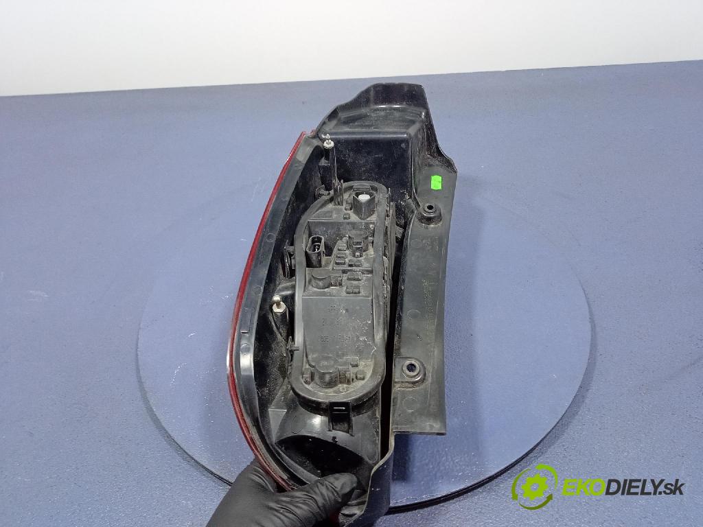 Mitsubishi Colt 2010 svetlo / reflektor zad Prava: Vonkajsia: 8330A480