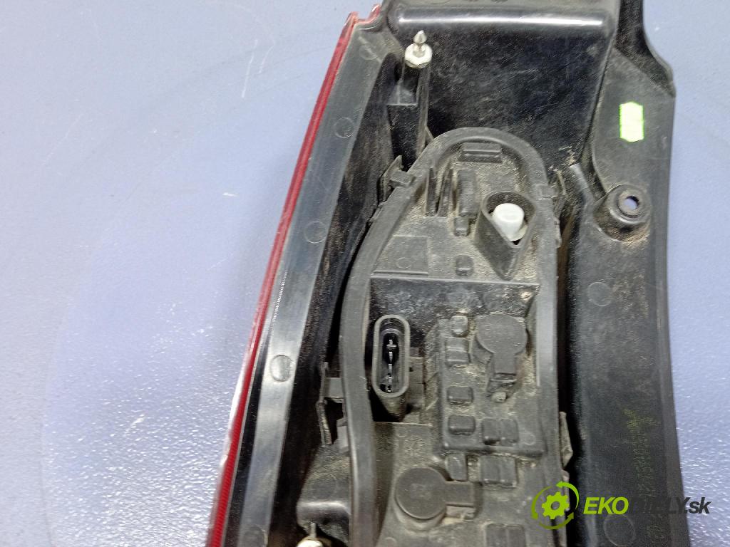 Mitsubishi Colt 2010 svetlo / reflektor zad Prava: Vonkajsia: 8330A480