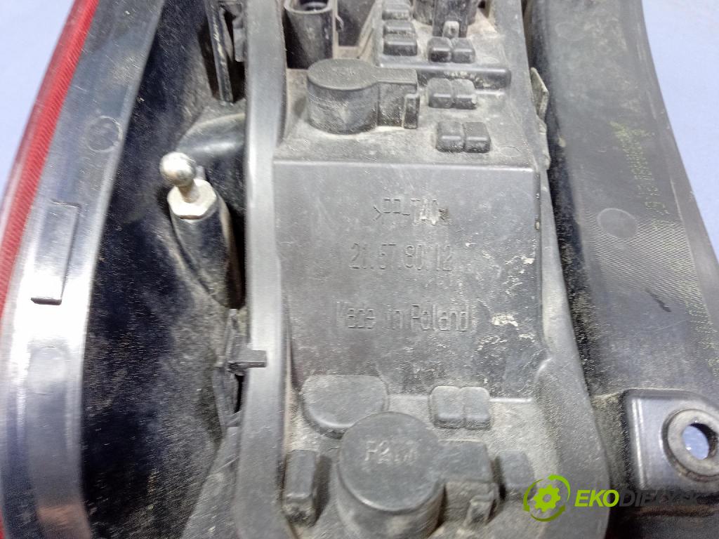 Mitsubishi Colt 2010 svetlo / reflektor zad Prava: Vonkajsia: 8330A480