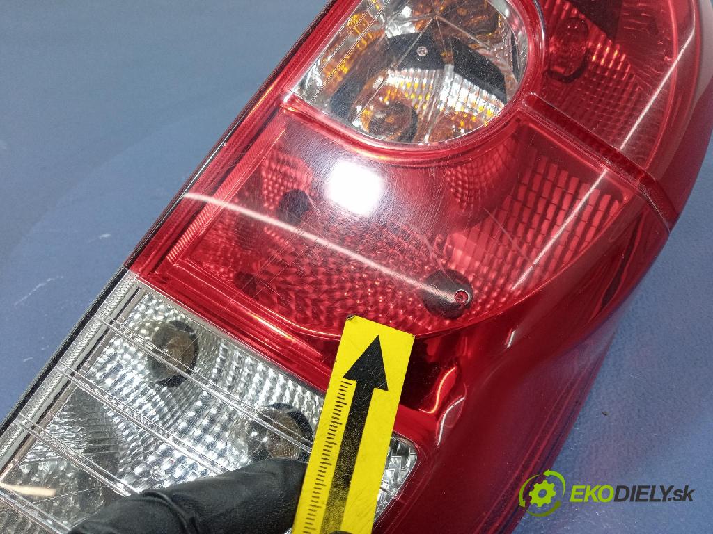 Mitsubishi Colt 2010 svetlo / reflektor zad Prava: Vonkajsia: 8330A480