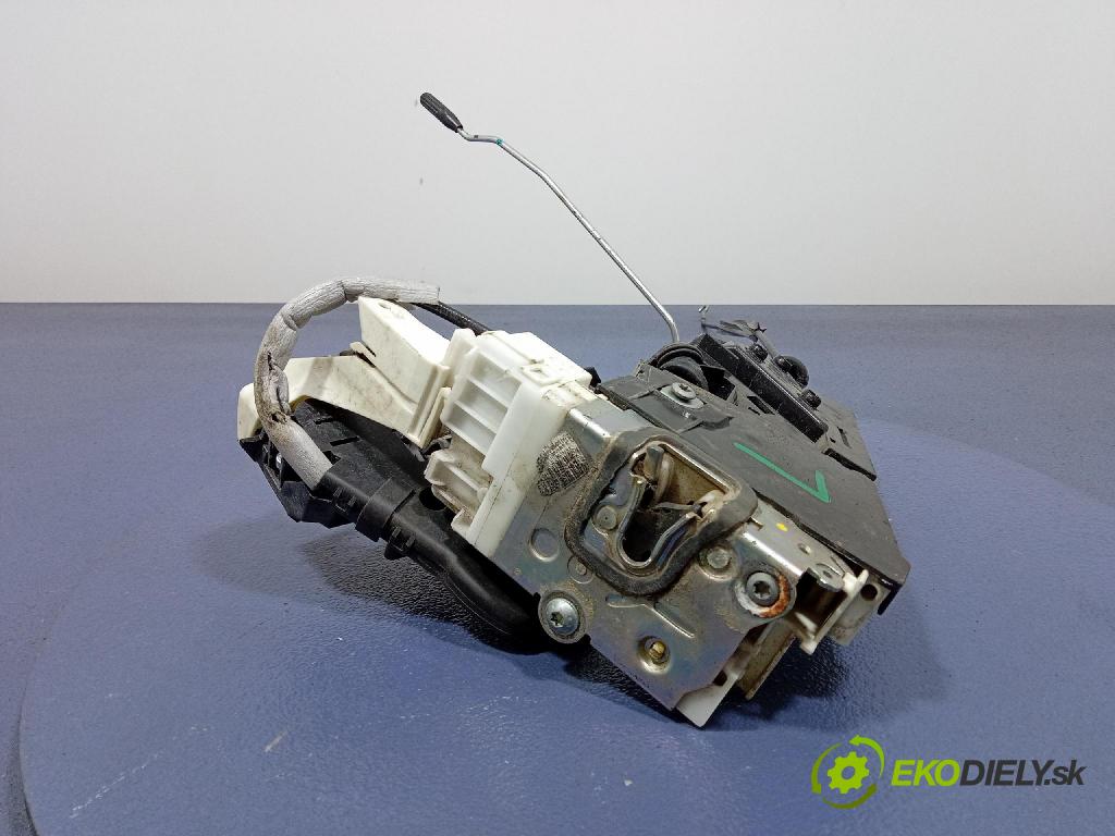 Mercedes A-Klasa 2005 zámek dveře před Levý: 1697202535