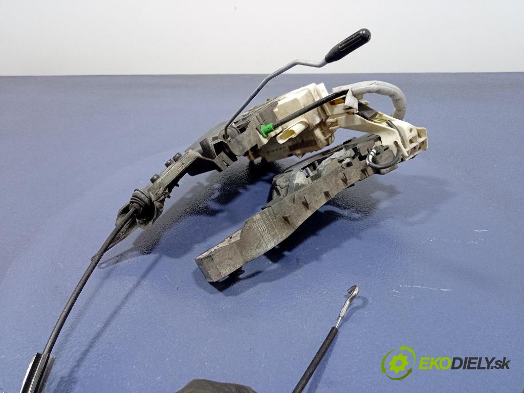 Mercedes A-Klasa 2005 zámek dveře před Levý: 1697202535