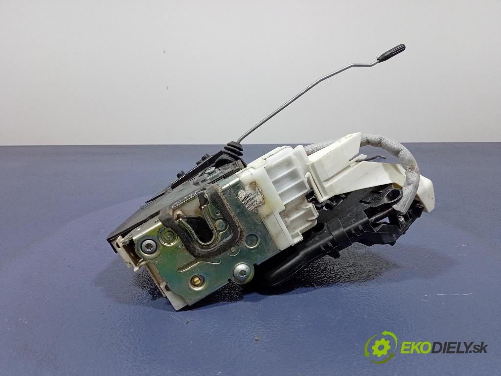 Mercedes A-Klasa 2005 zámok dvere Predné v pravo: 1697202835