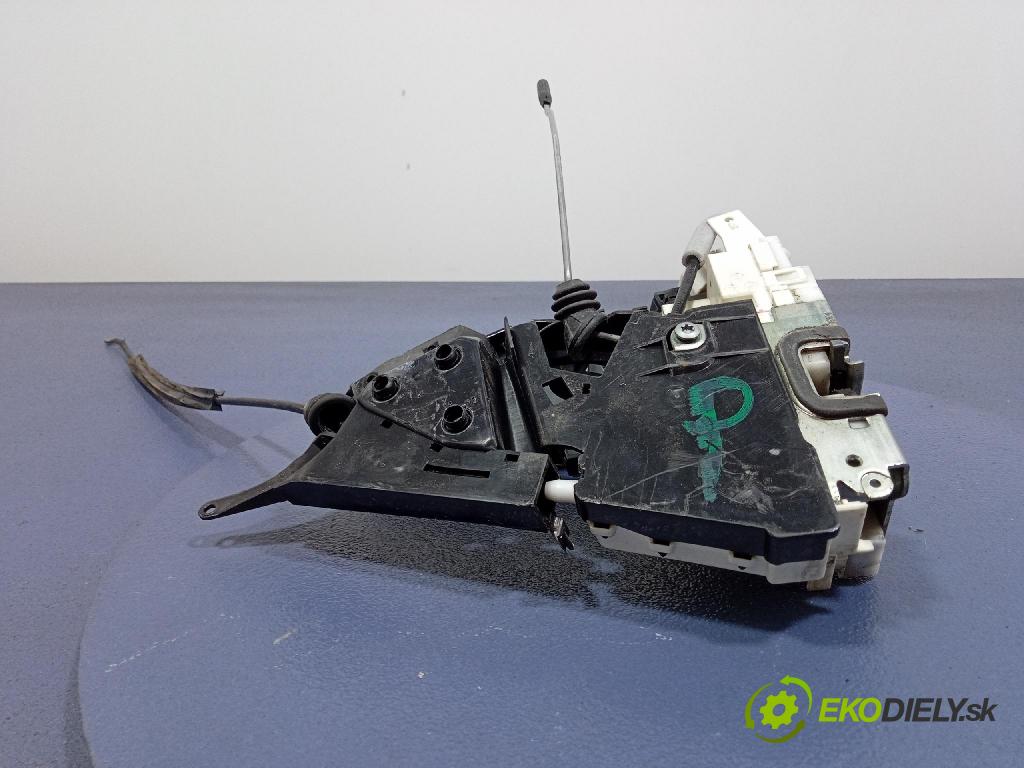 Mercedes A-Klasa 2005 zámok dvere Predné v pravo: 1697202835