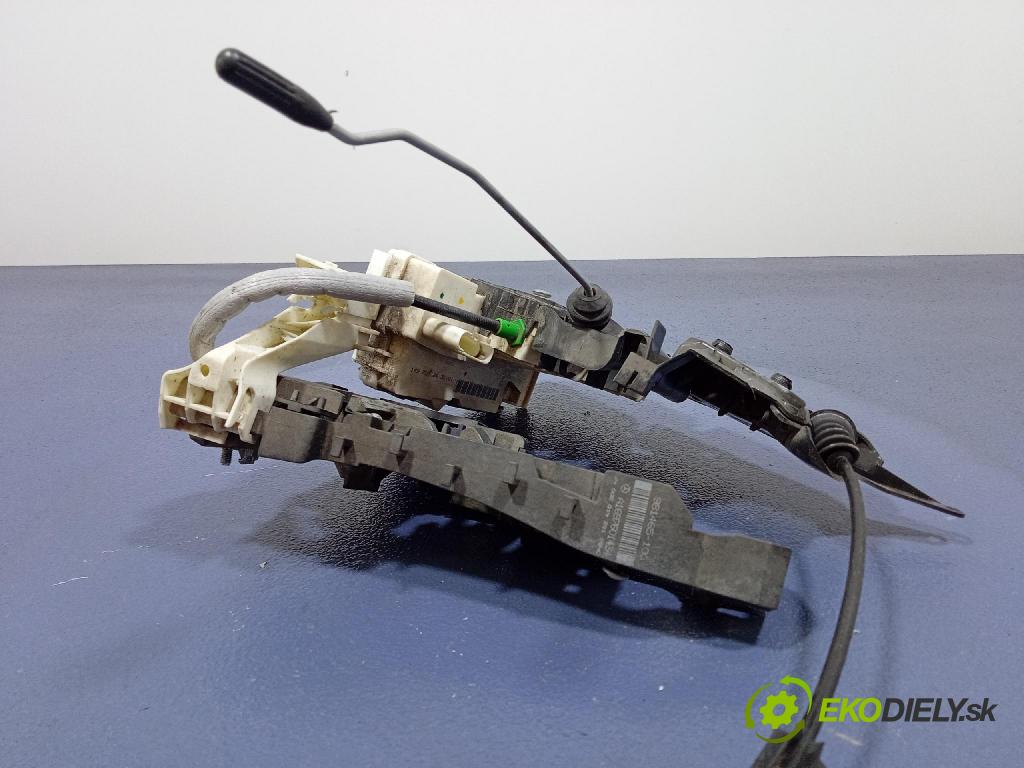 Mercedes A-Klasa 2005 zámok dvere Predné v pravo: 1697202835