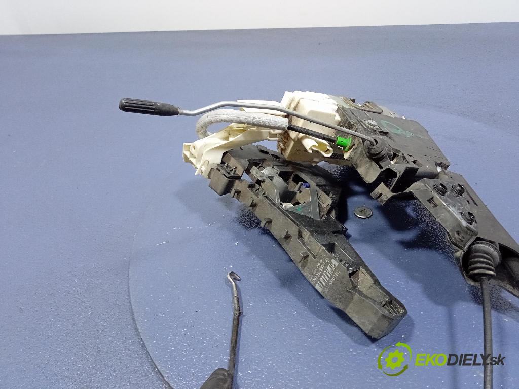 Mercedes A-Klasa 2005 zámok dvere Predné v pravo: 1697202835