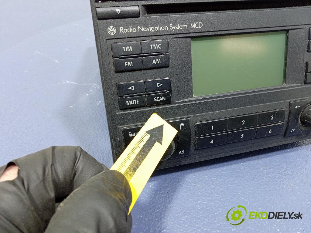 Vw Passat 2002 Radio I Navigácia: 1J0035191A