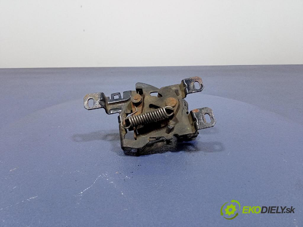 Mercedes A-Klasa 2005 zámok masky: A1698800460