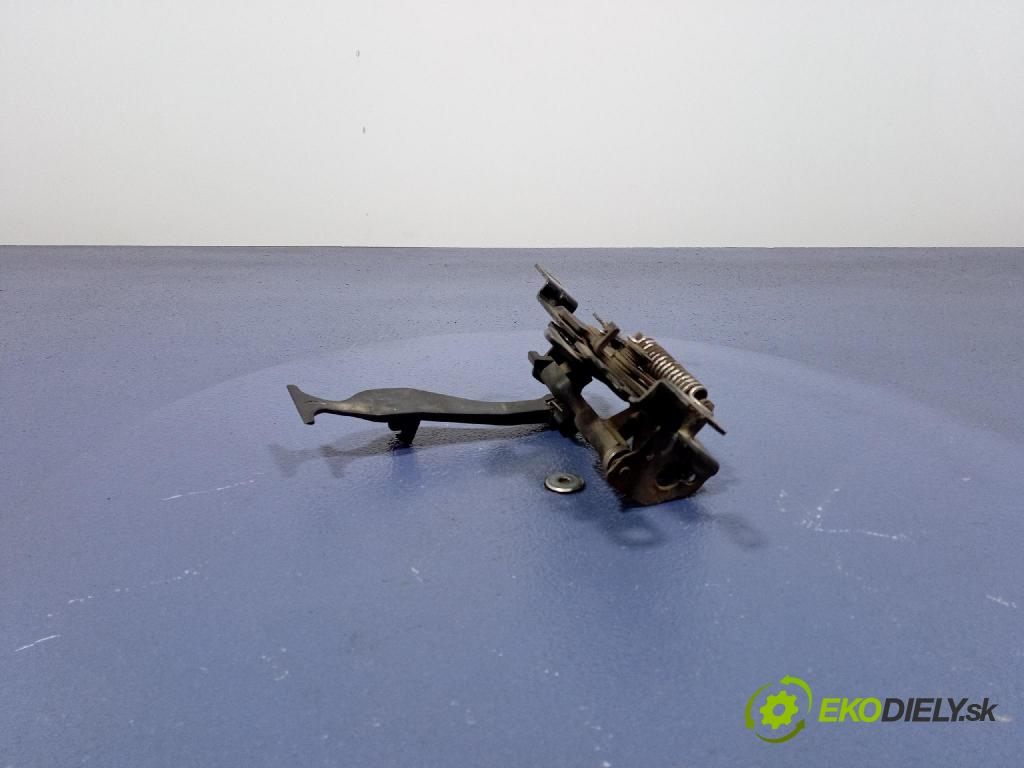 Mercedes A-Klasa 2005 zámok masky: A1698800460