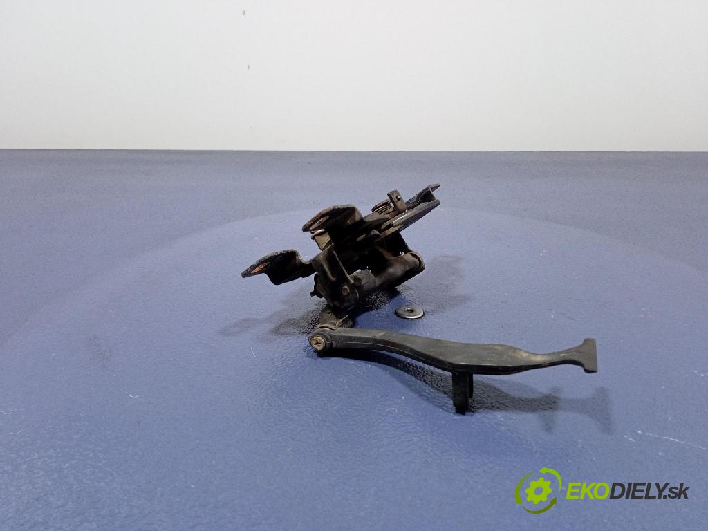 Mercedes A-Klasa 2005 zámok masky: A1698800460