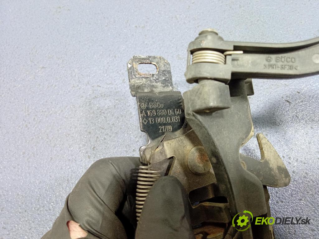 Mercedes A-Klasa 2005 zámok masky: A1698800460