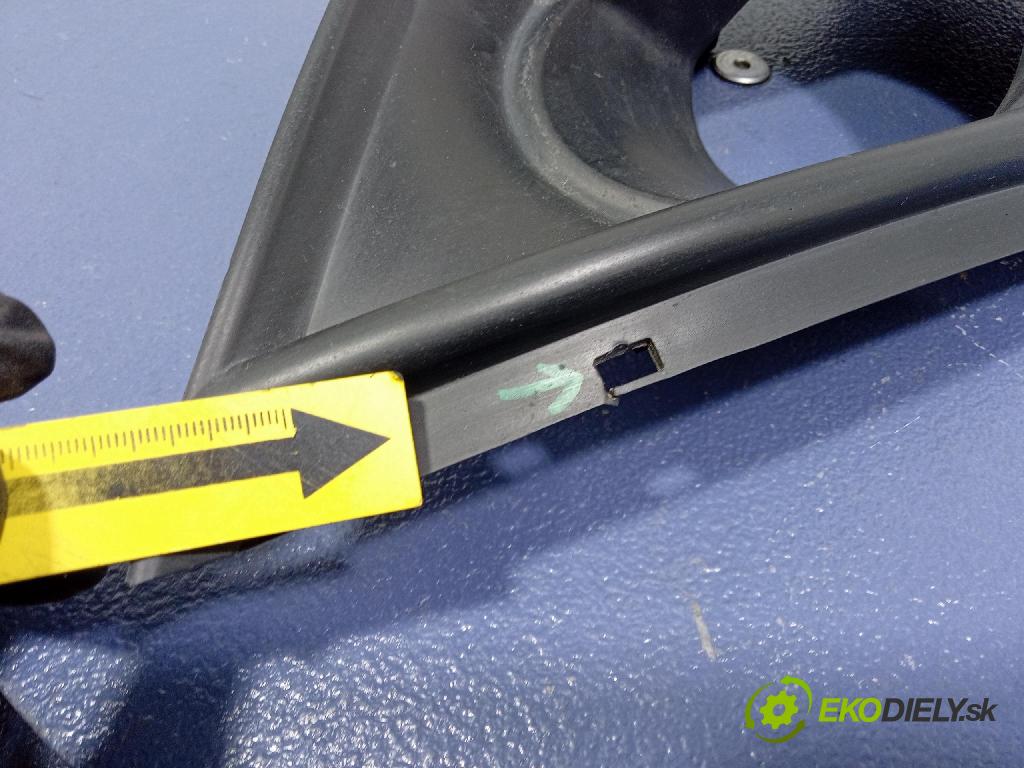 Citroen C4 picasso 2010 lišta narazník 9680404077