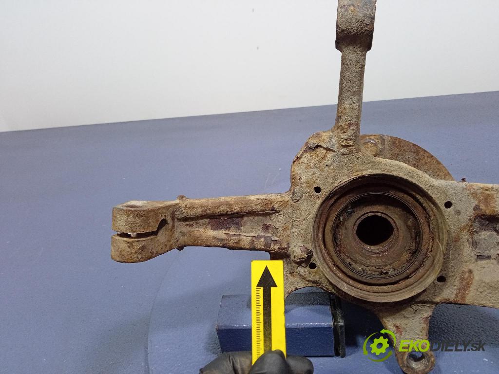 Kia Retona 2000 náboj ľavá