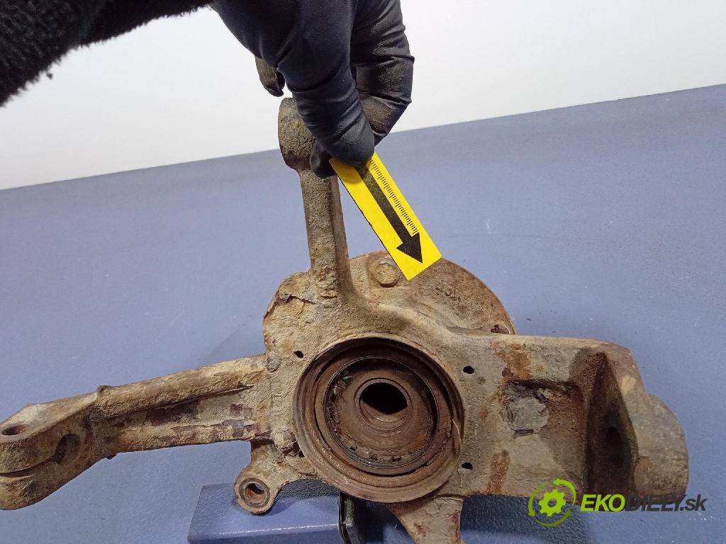 Kia Retona 2000 náboj ľavá