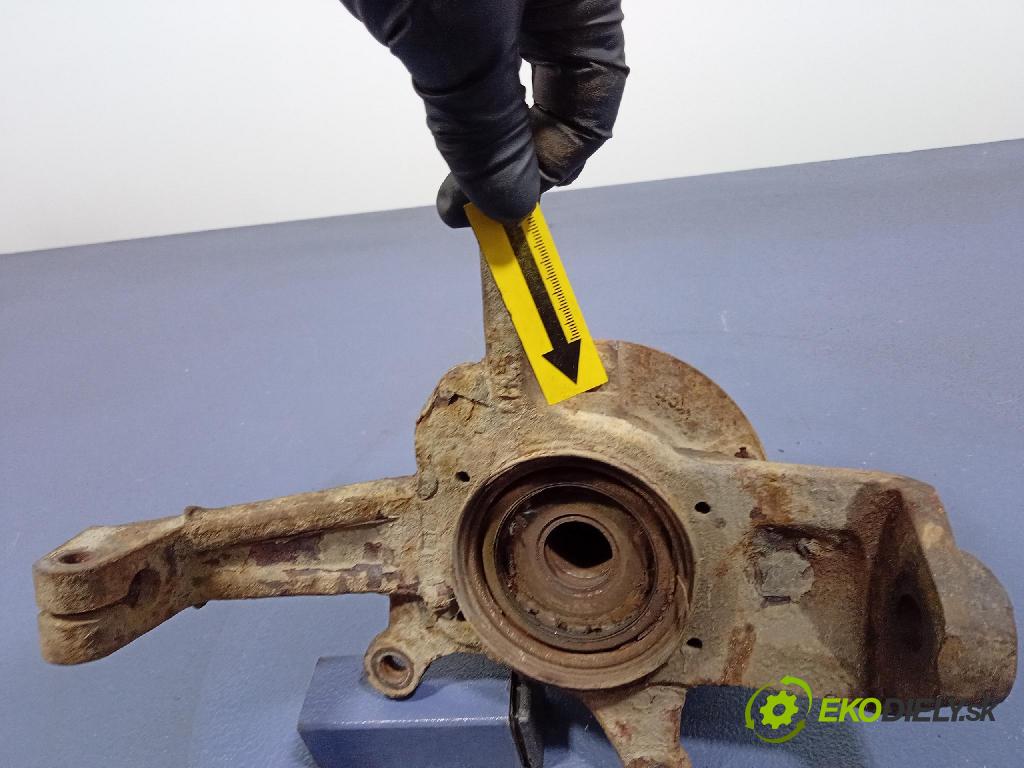 Kia Retona 2000 náboj ľavá