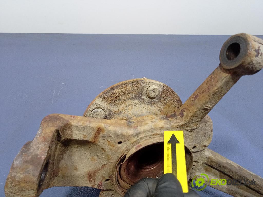 Kia Retona 2000 náboj Prava: