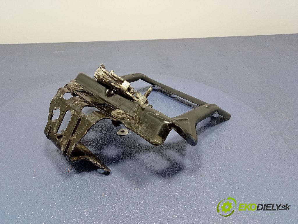 Peugeot 208 2017 zámok masky: 9672502680