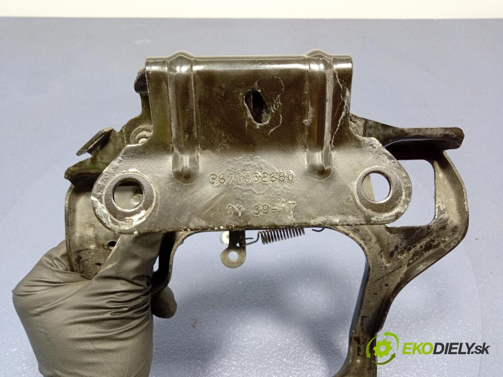 Peugeot 208 2017 zámok masky: 9672502680