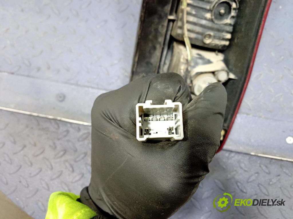 Honda Cr-v 2004 svetlo / reflektor zad ľavá Vonkajsia: 2VP238014-01