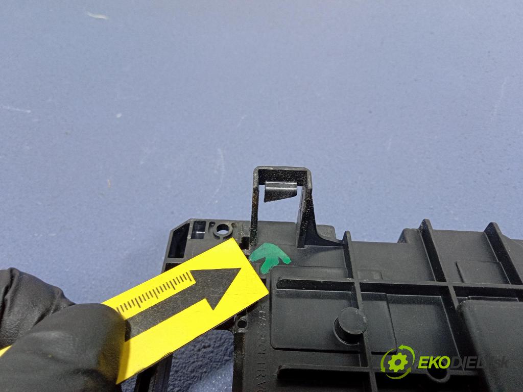 Citroen C4 picasso 2010 skrinka Poistky: 9667044980