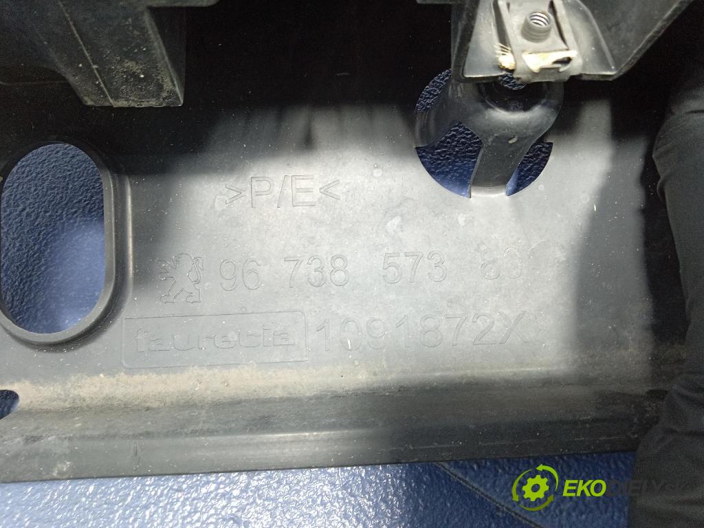 Peugeot 208 2017 kryt Plast: podvozek: 9673271680