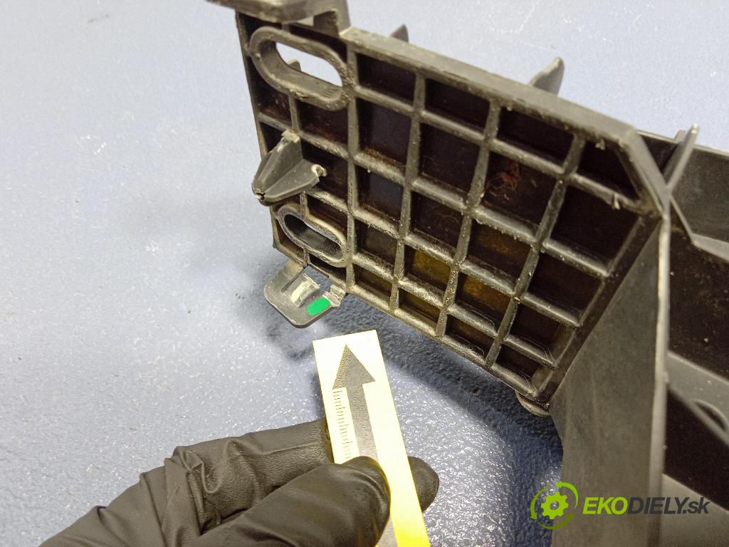 Peugeot 208 2017 kryt Plast: podvozek: 9673271680