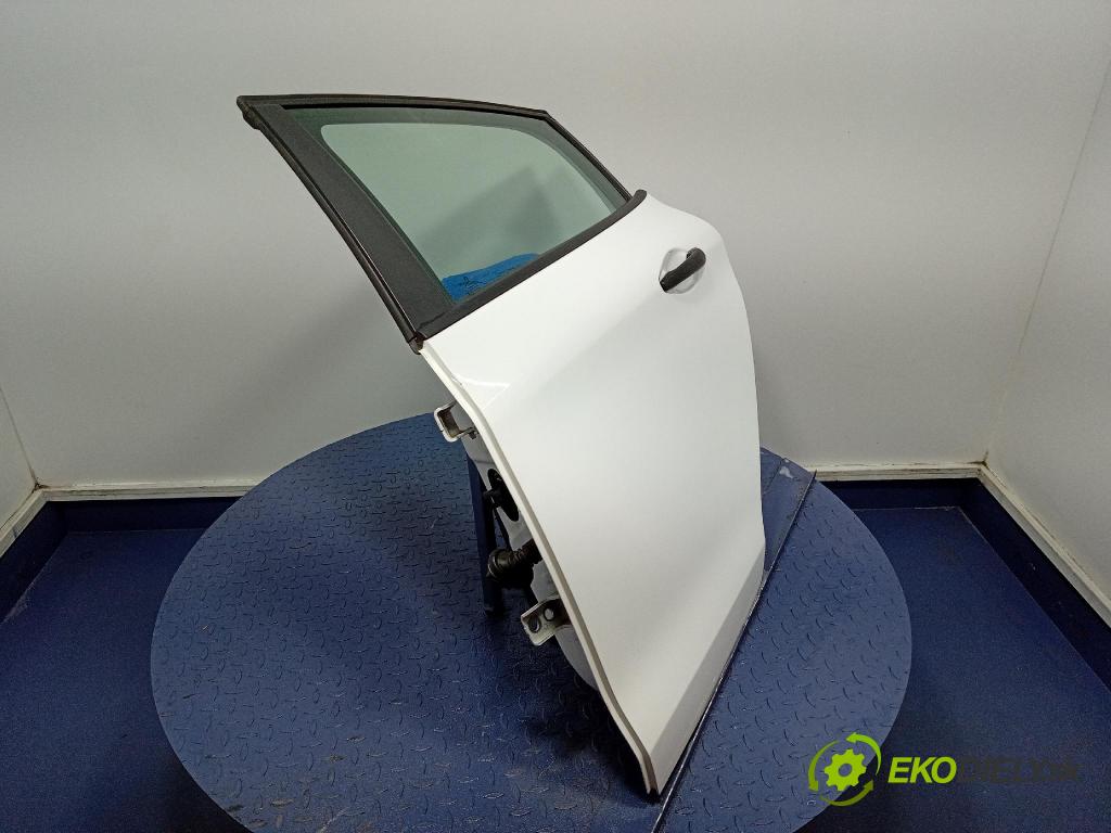 Peugeot 208 2017 dvere zad Vľavo: