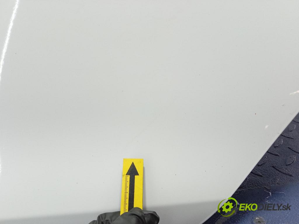 Peugeot 208 2017 dvere zad Vľavo: