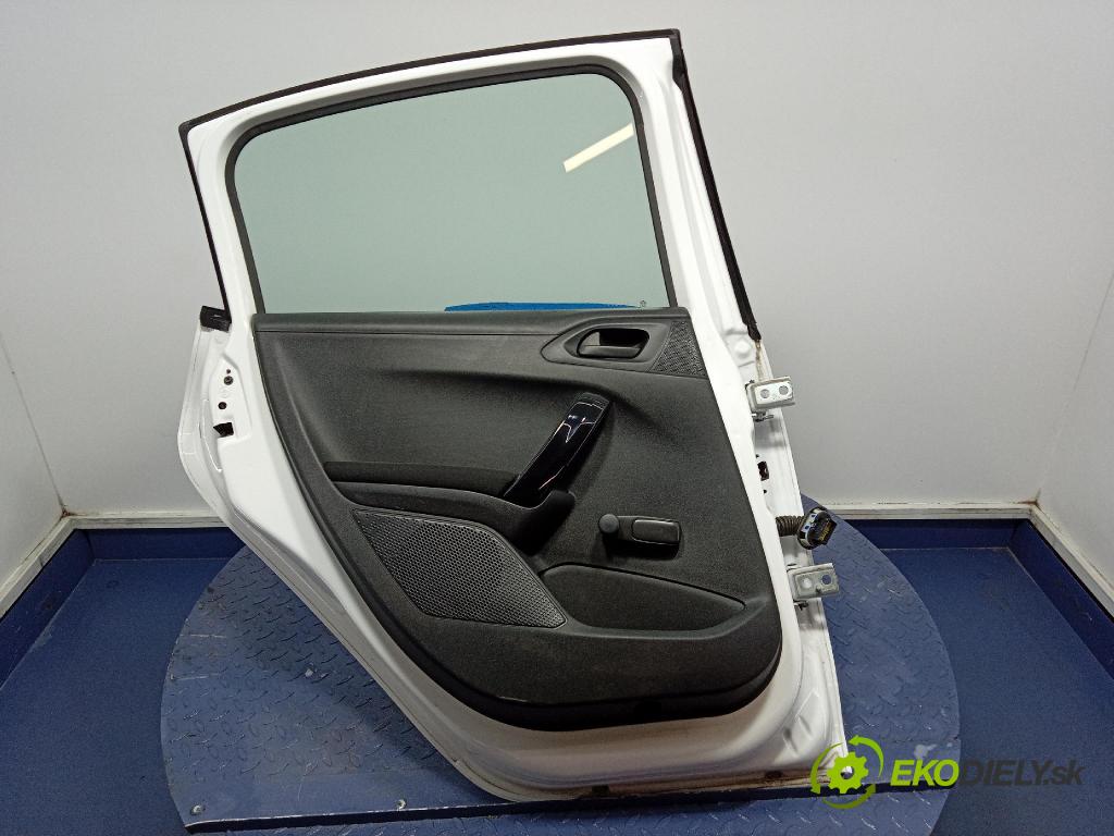 Peugeot 208 2017 dvere zad Vľavo: