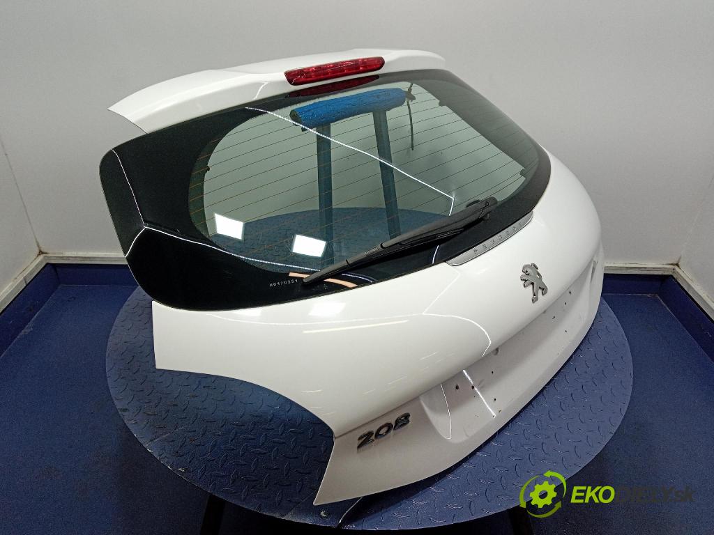 Peugeot 208 2017 zadna dveře kufra: kufra: