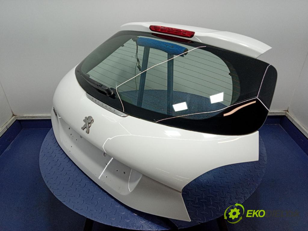 Peugeot 208 2017 zadna dveře kufra: kufra: