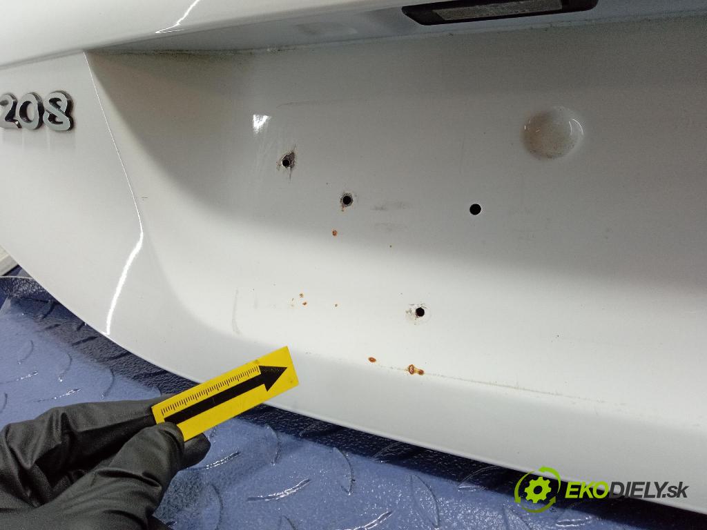 Peugeot 208 2017 zadna dveře kufra: kufra:
