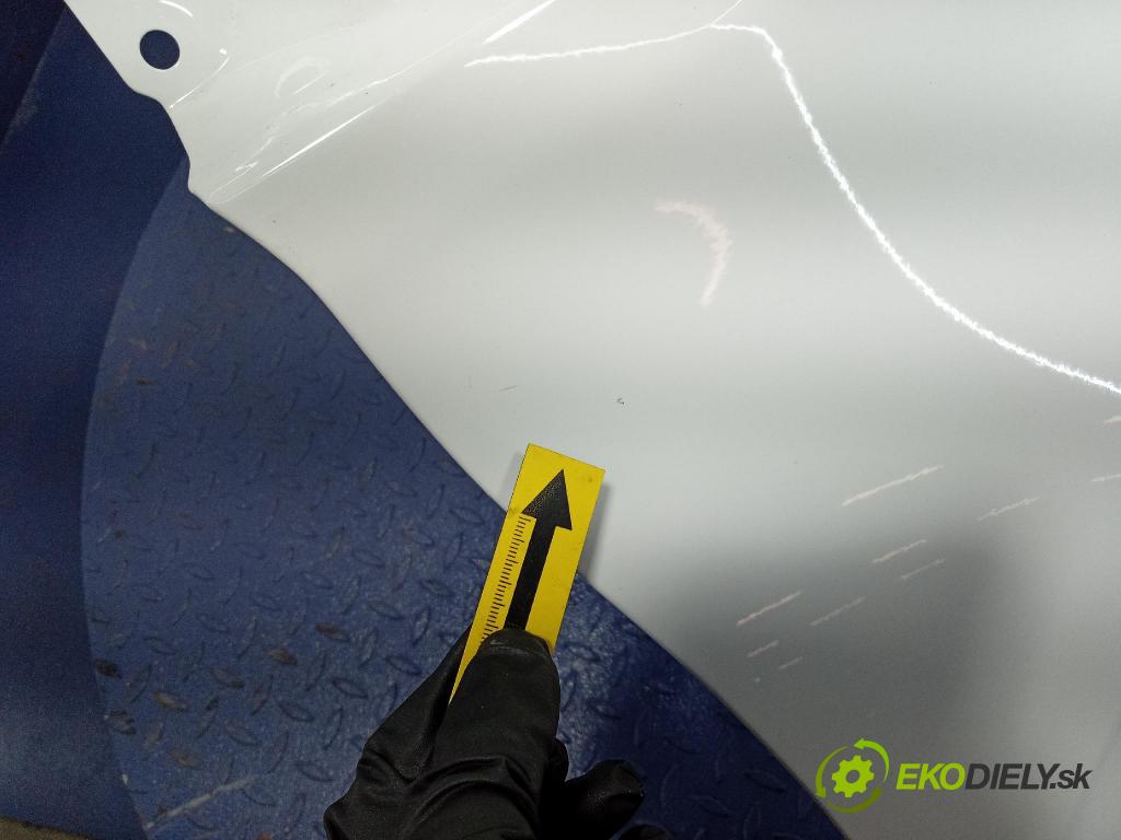 Peugeot 208 2017 blatník Predné v pravo: