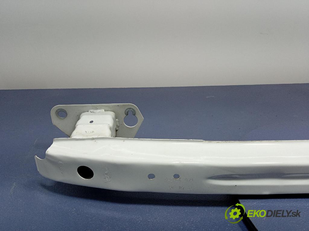 Peugeot 208 2017 výstuha narazník zad 728082