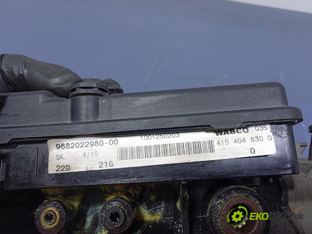 Citroen C4 picasso 2010 Kompresor Vzduch: 9682022980