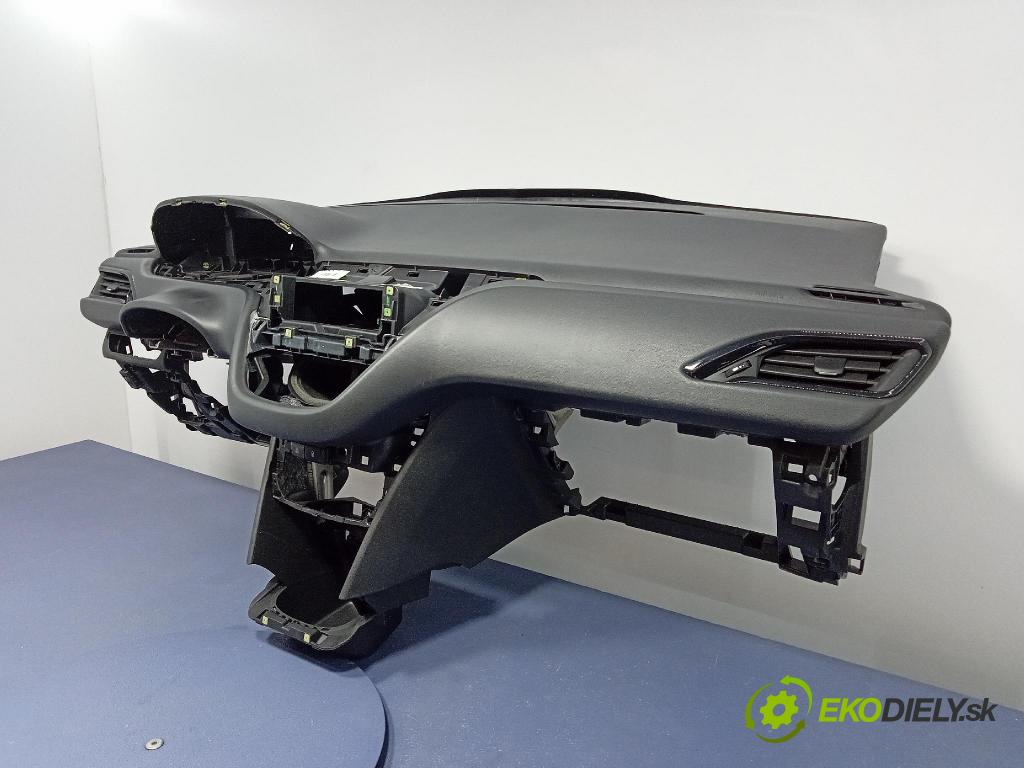Peugeot 208 2017 kokpit,pristrojová doska 96746579ZD