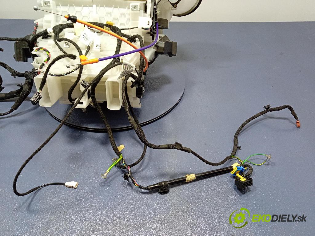 Peugeot 208 2017 radiator 98194325ZD