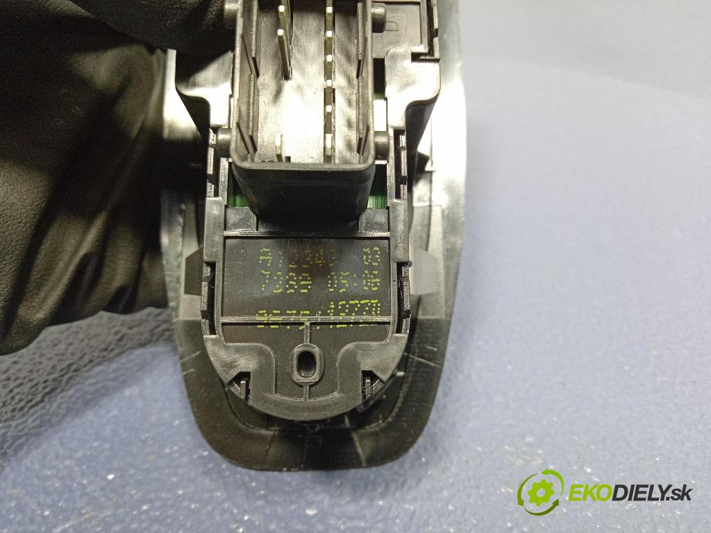 Peugeot 208 2017 prepínač Okná: 96751127ZD