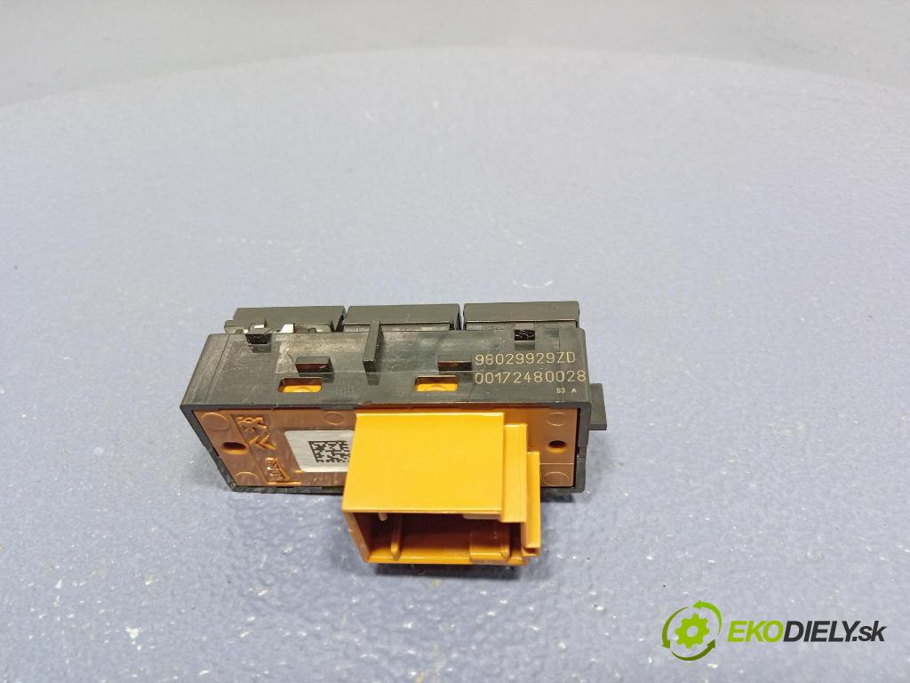 Peugeot 208 2017 prepínač 98029929ZD