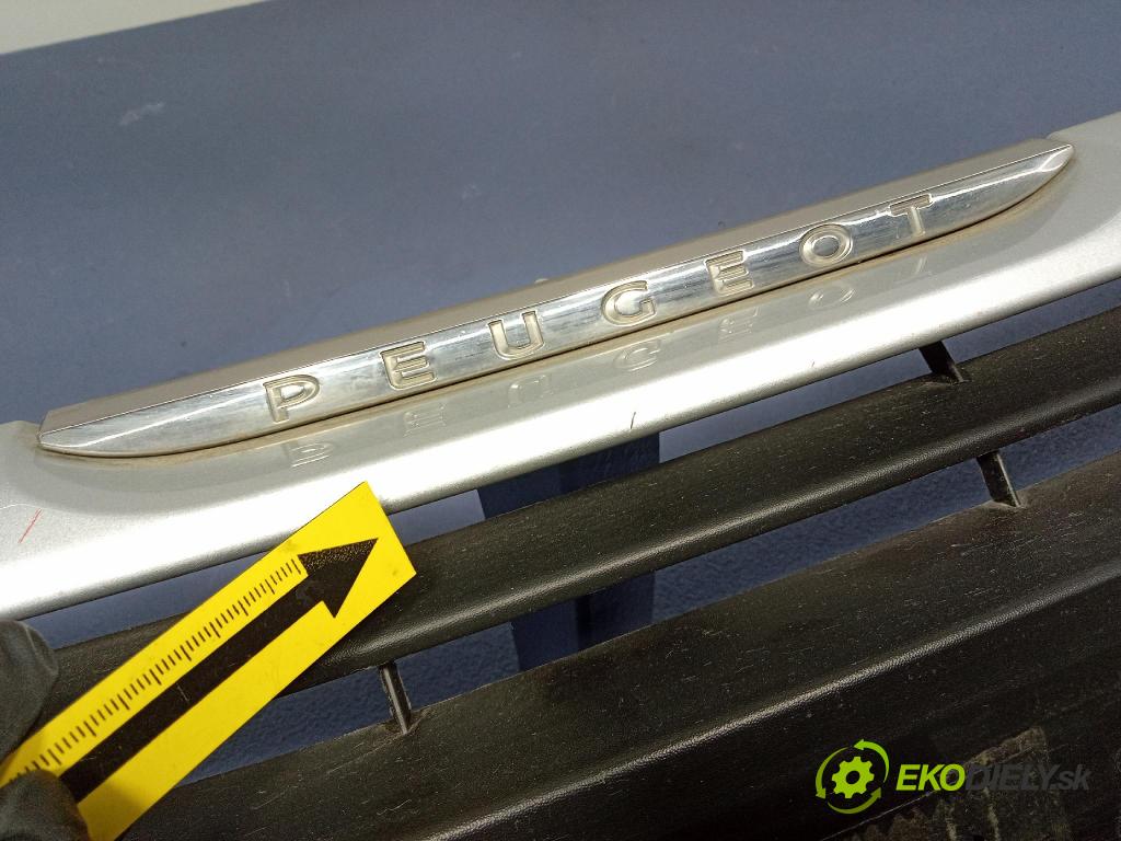 Peugeot 208 2017 miežka / Gril: 9810920180