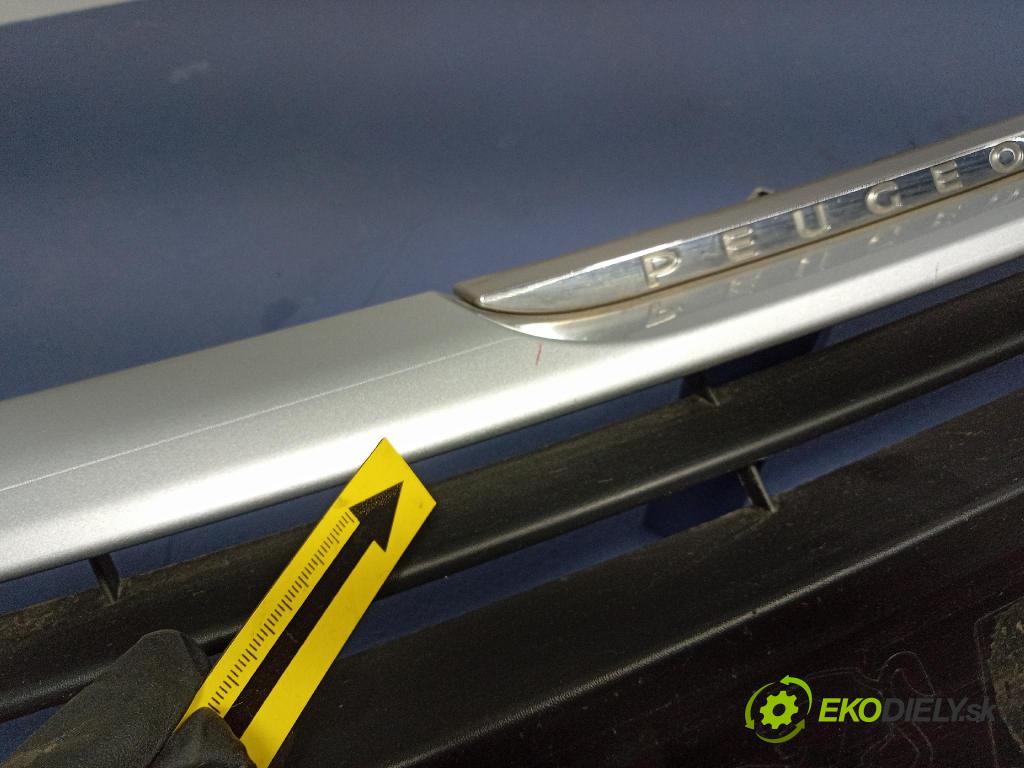 Peugeot 208 2017 miežka / Gril: 9810920180