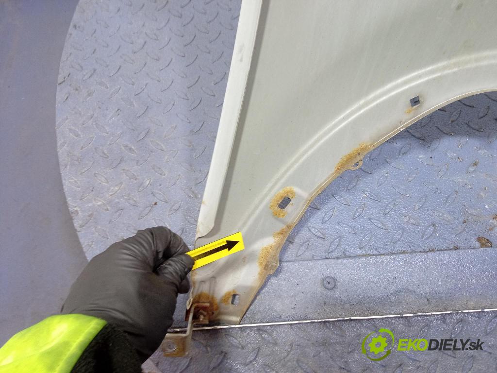 Honda Cr-v 2004 blatník Predné Vľavo: