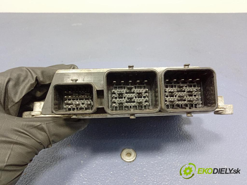 Peugeot 208 2017 riadiaca jednotka Motor: 9811545080