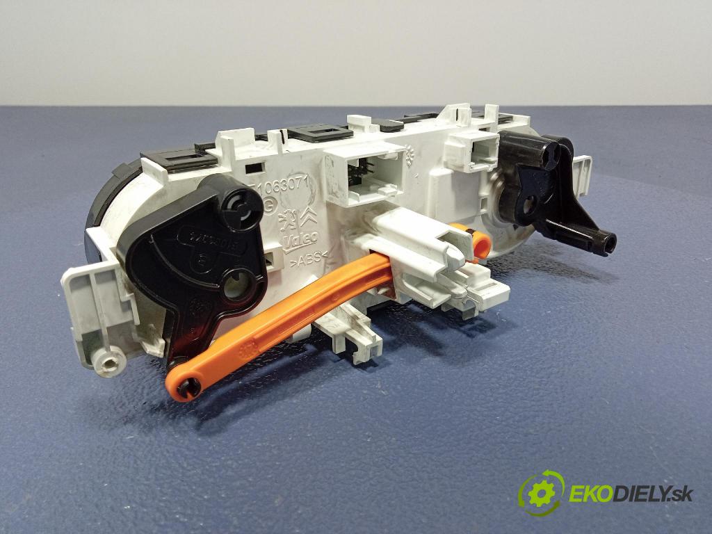 Peugeot 208 2017 prepínač Klimatizácia: Prúd vzduchu: E1063071