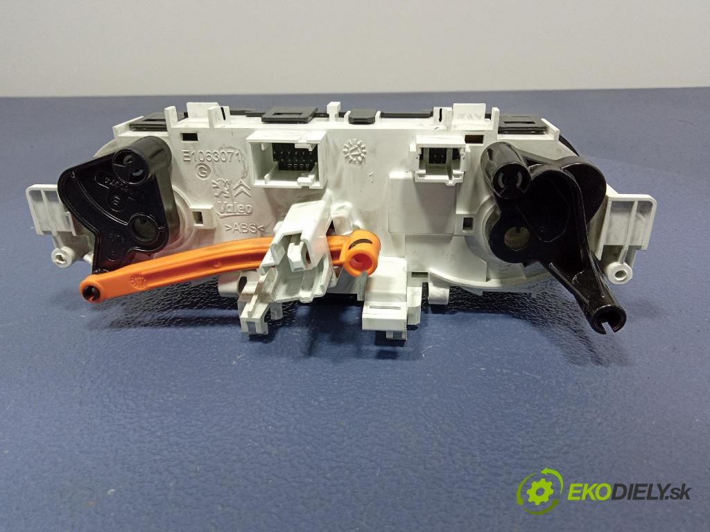 Peugeot 208 2017 prepínač Klimatizácia: Prúd vzduchu: E1063071