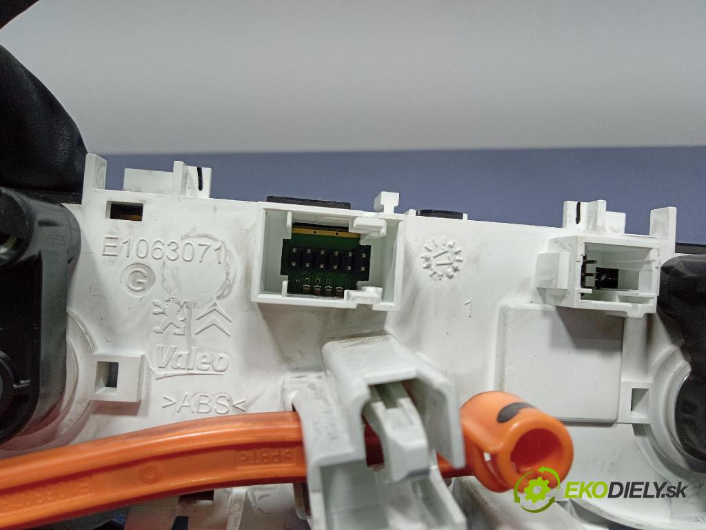 Peugeot 208 2017 prepínač Klimatizácia: Prúd vzduchu: E1063071