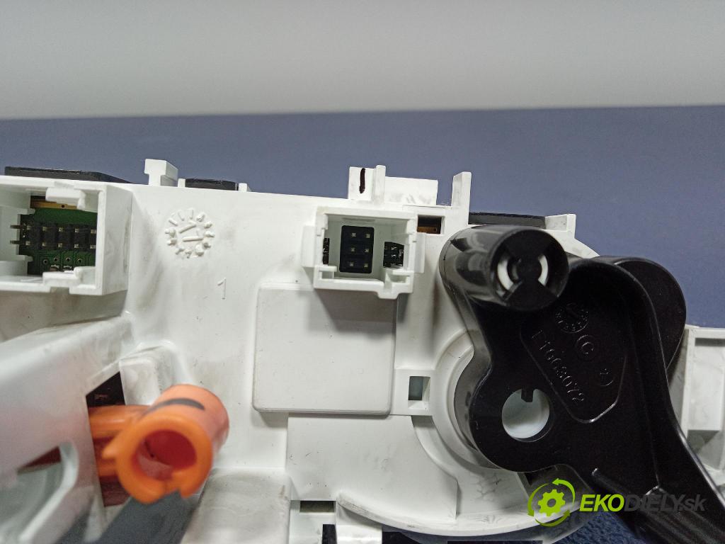 Peugeot 208 2017 prepínač Klimatizácia: Prúd vzduchu: E1063071